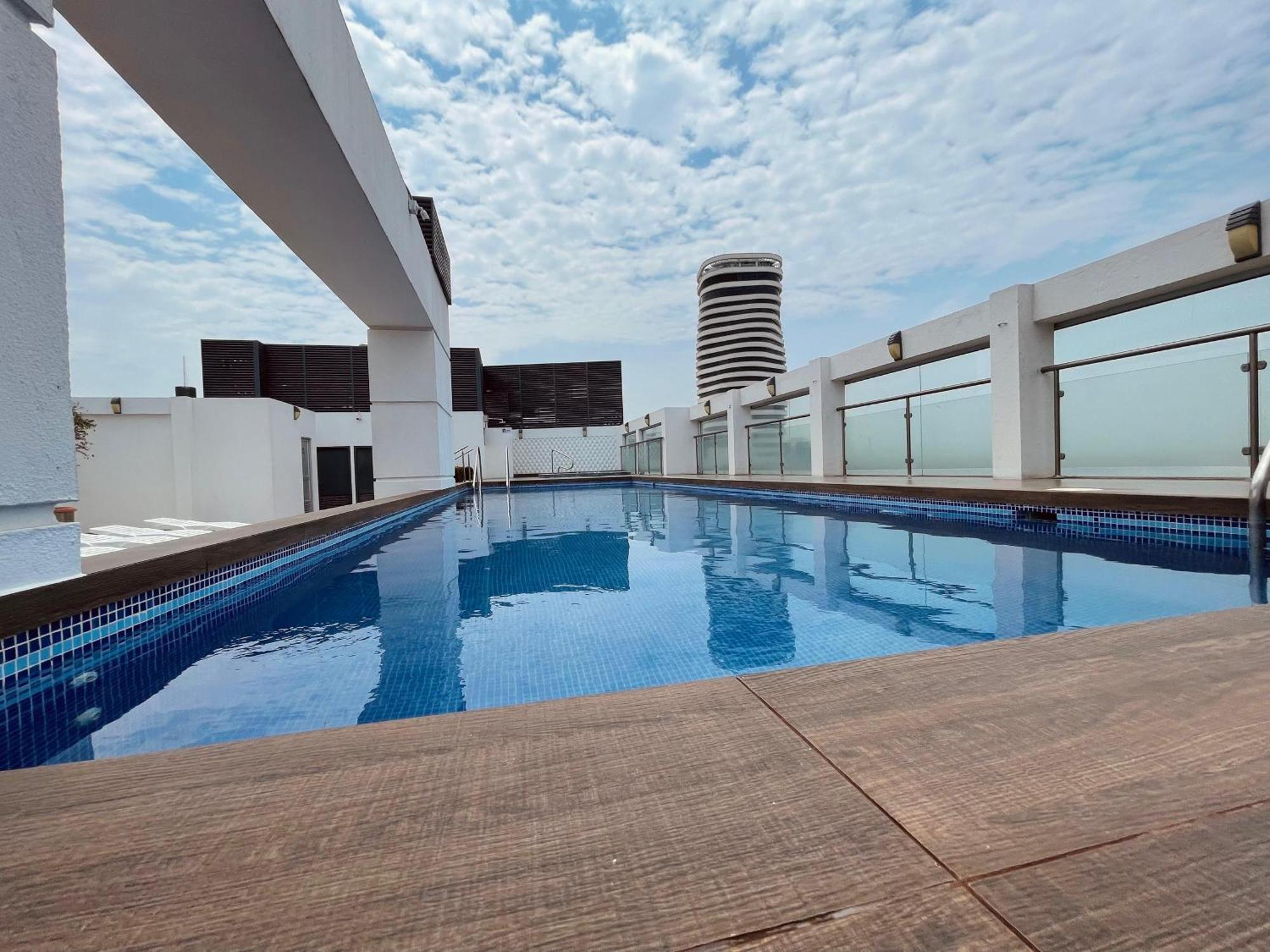 Suite Frente Al Rio En Puerto Santa Ana Riverfront Гуаякіль Екстер'єр фото