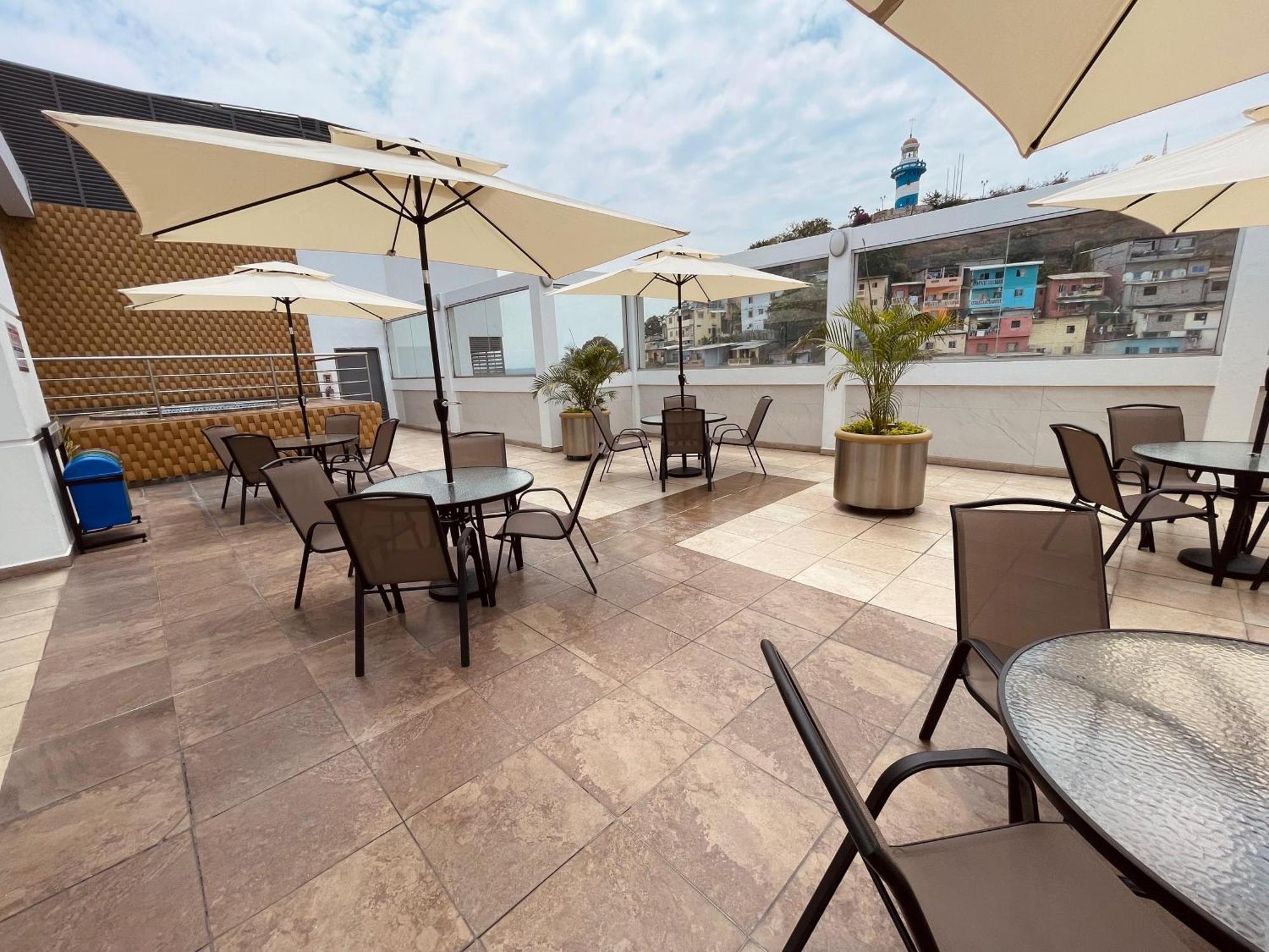 Suite Frente Al Rio En Puerto Santa Ana Riverfront Гуаякіль Екстер'єр фото