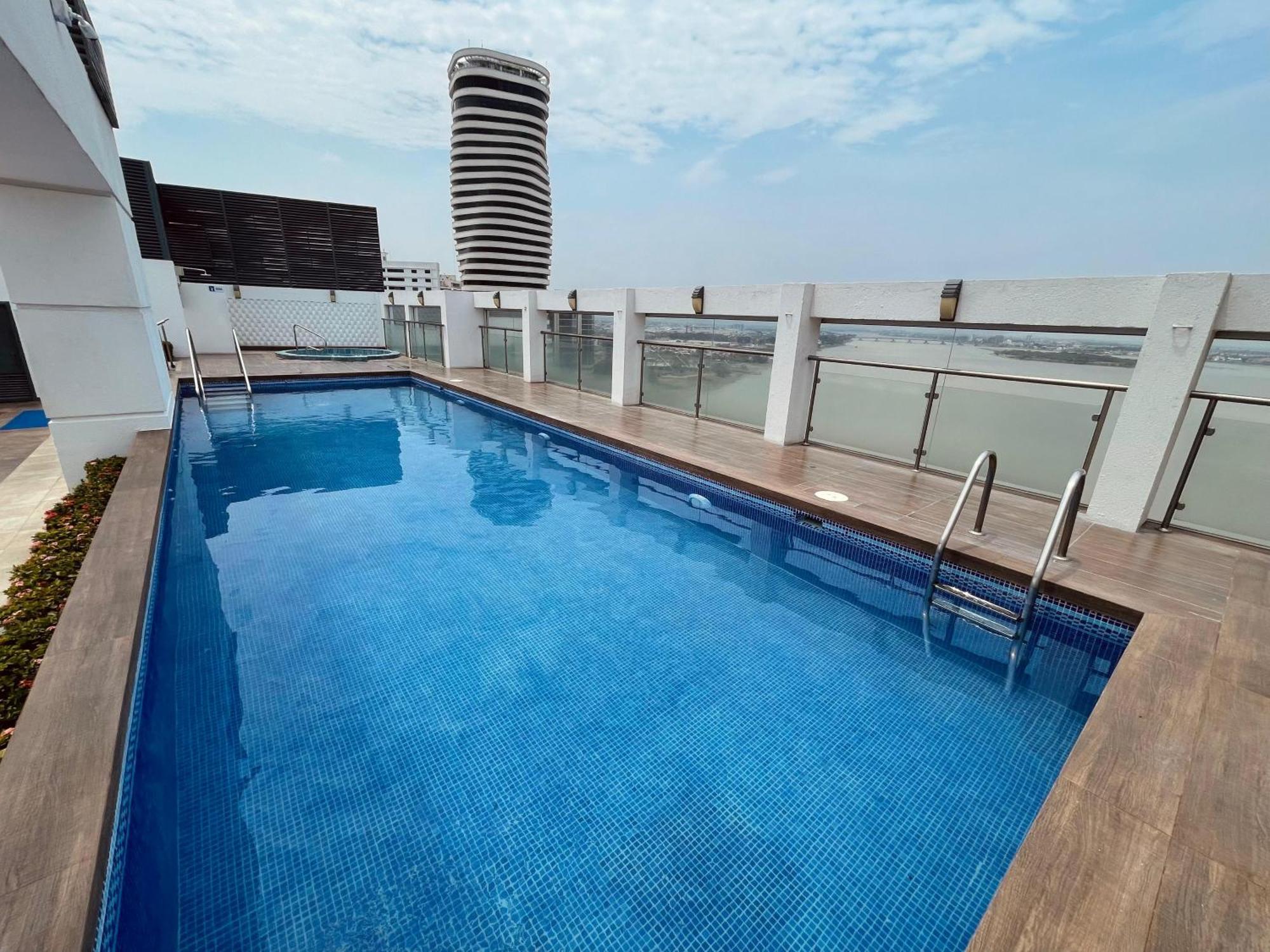 Suite Frente Al Rio En Puerto Santa Ana Riverfront Гуаякіль Екстер'єр фото