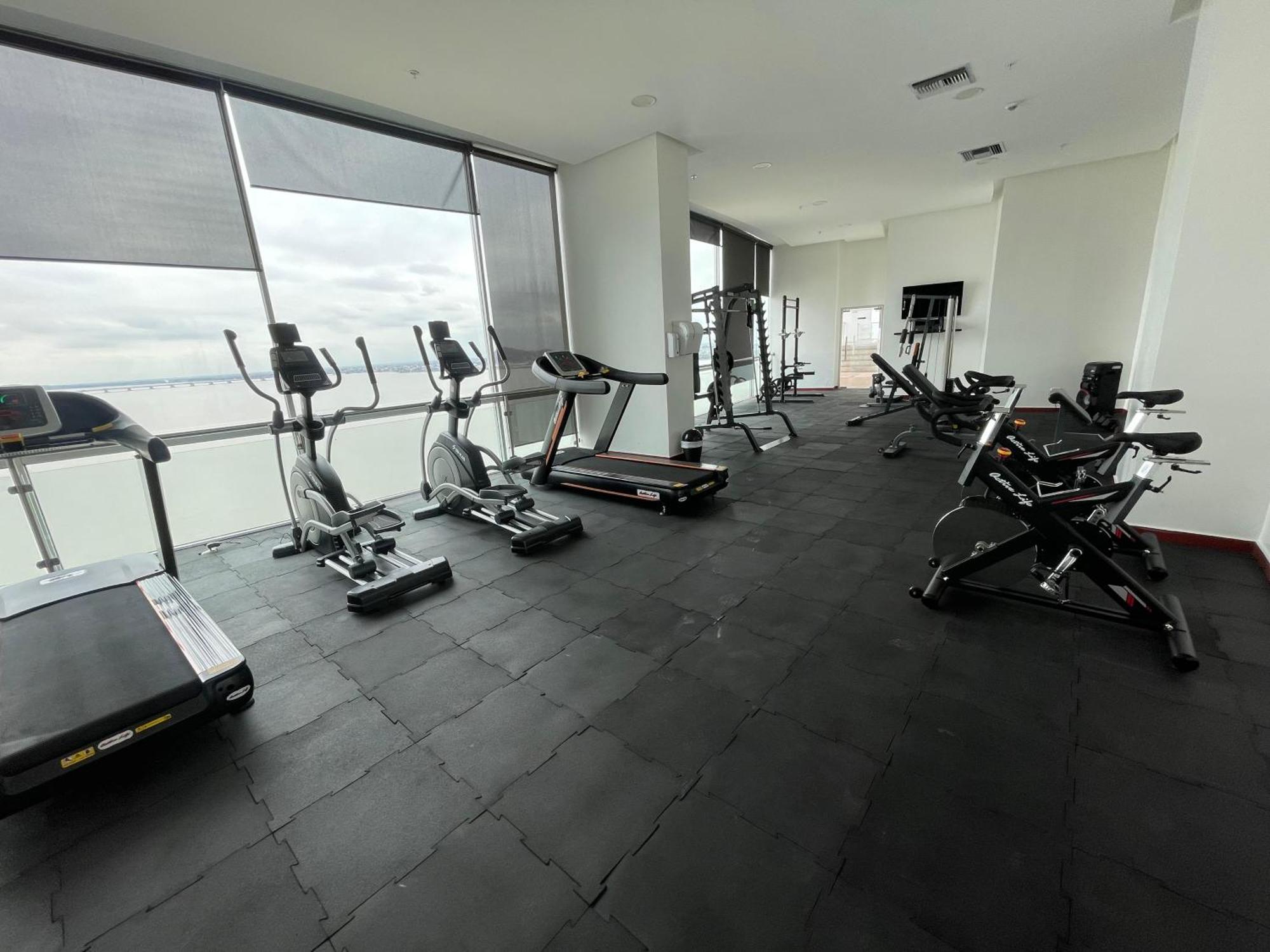 Suite Frente Al Rio En Puerto Santa Ana Riverfront Гуаякіль Екстер'єр фото