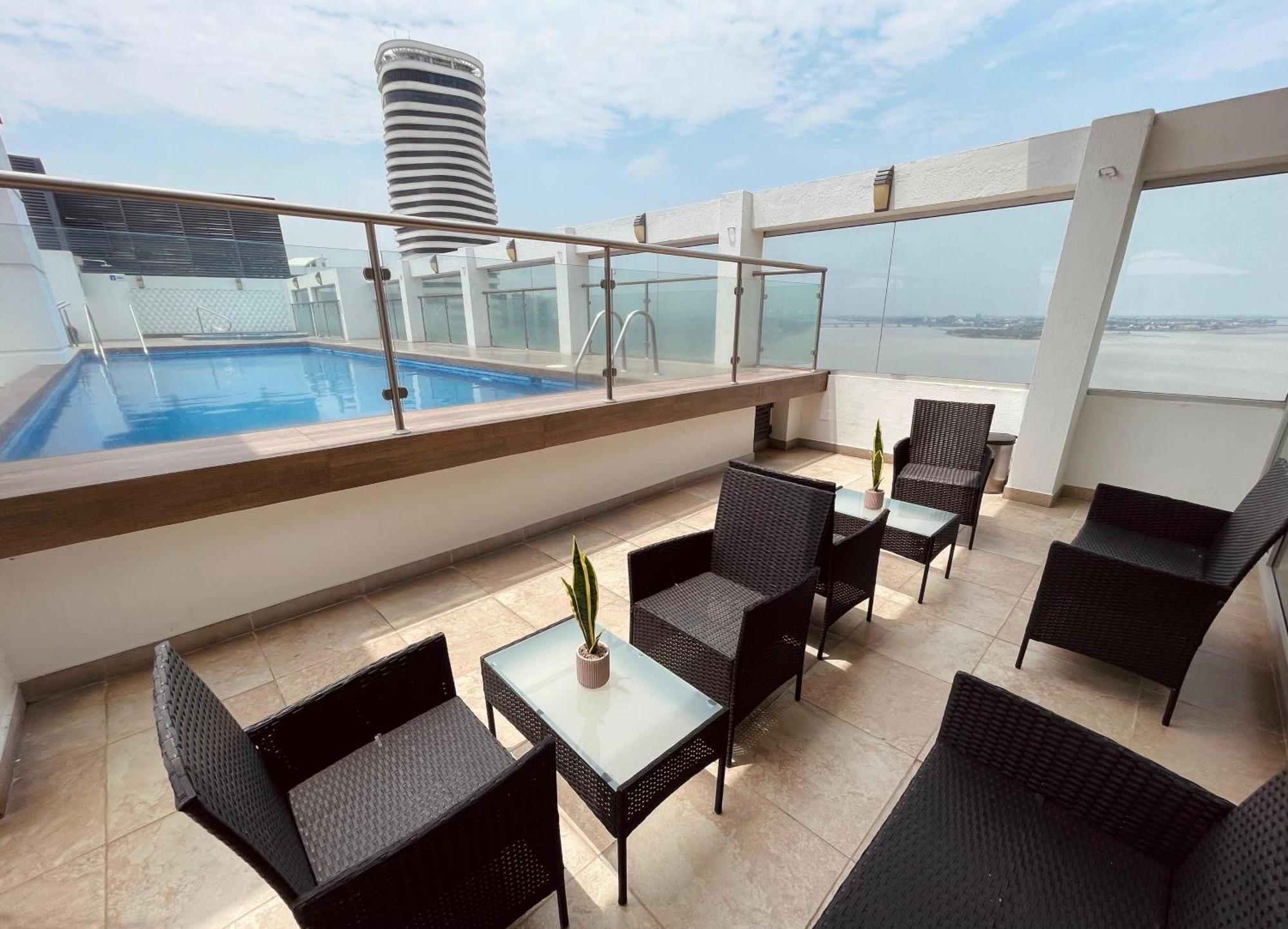 Suite Frente Al Rio En Puerto Santa Ana Riverfront Гуаякіль Екстер'єр фото
