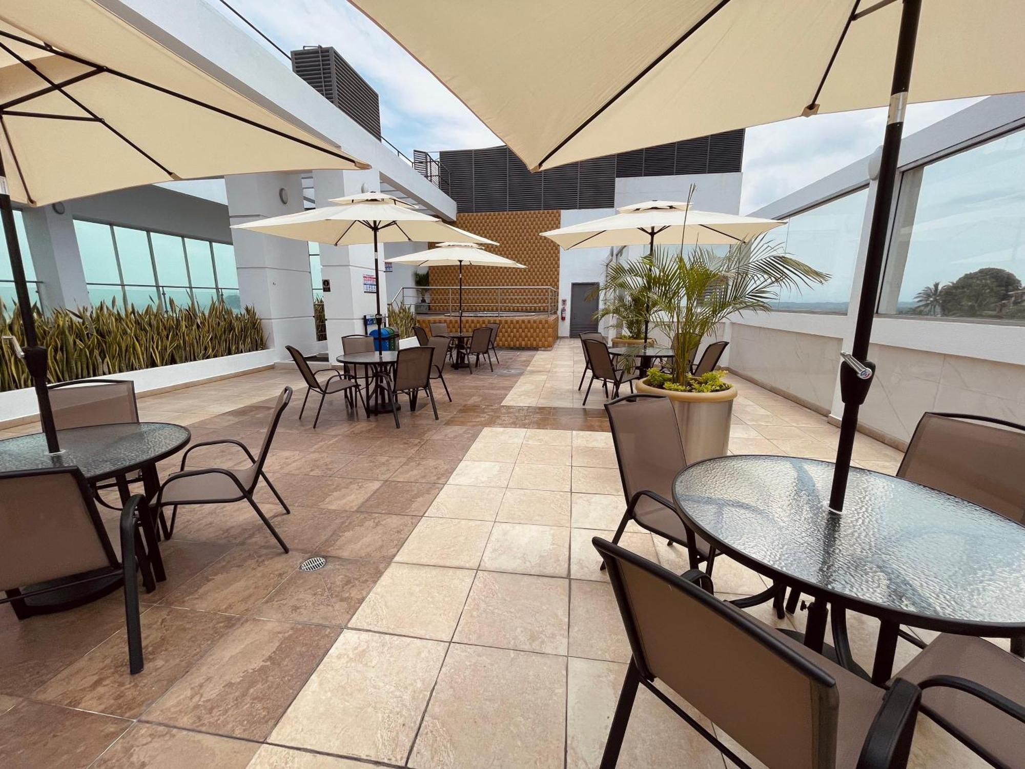 Suite Frente Al Rio En Puerto Santa Ana Riverfront Гуаякіль Екстер'єр фото