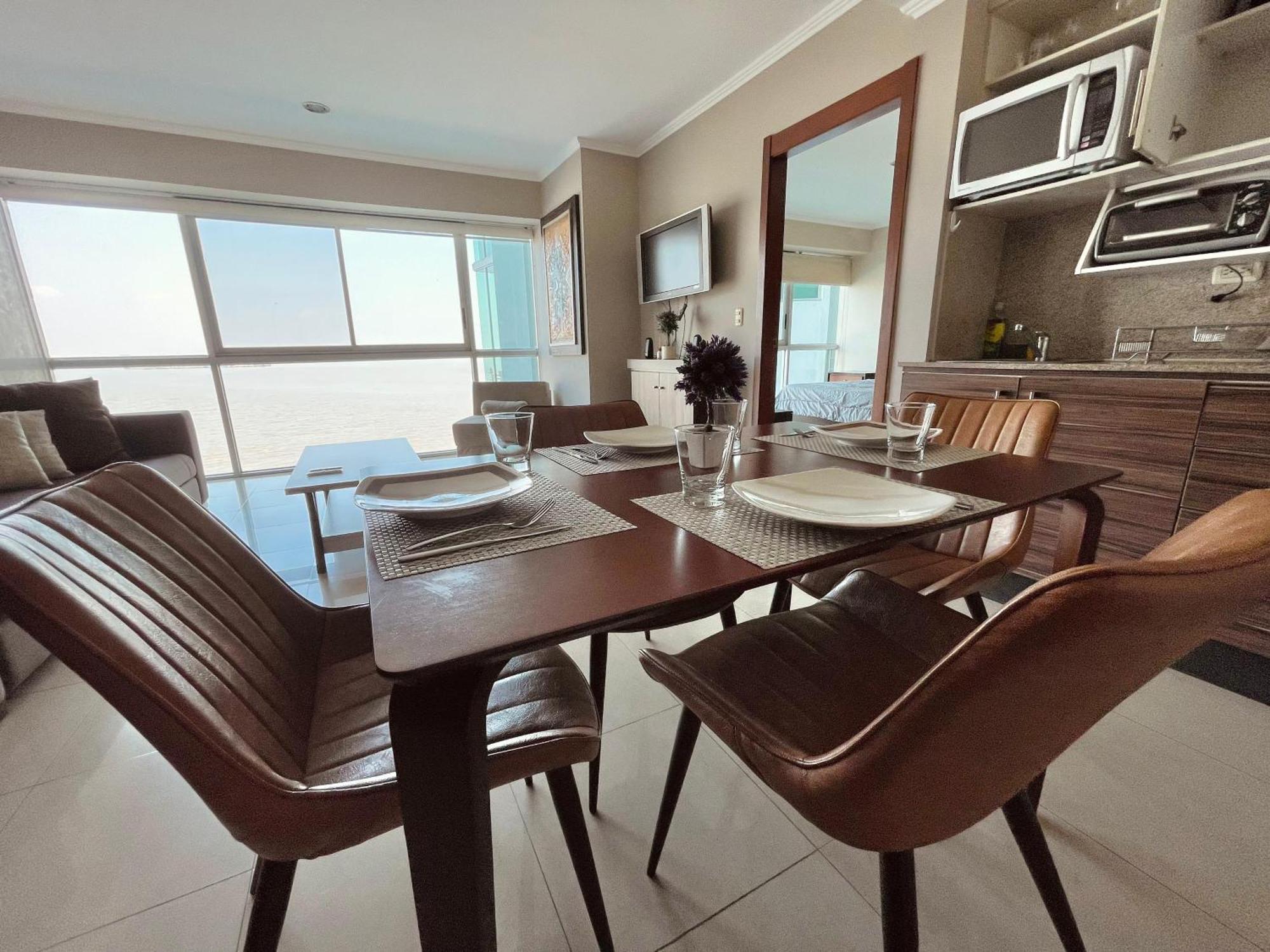Suite Frente Al Rio En Puerto Santa Ana Riverfront Гуаякіль Номер фото
