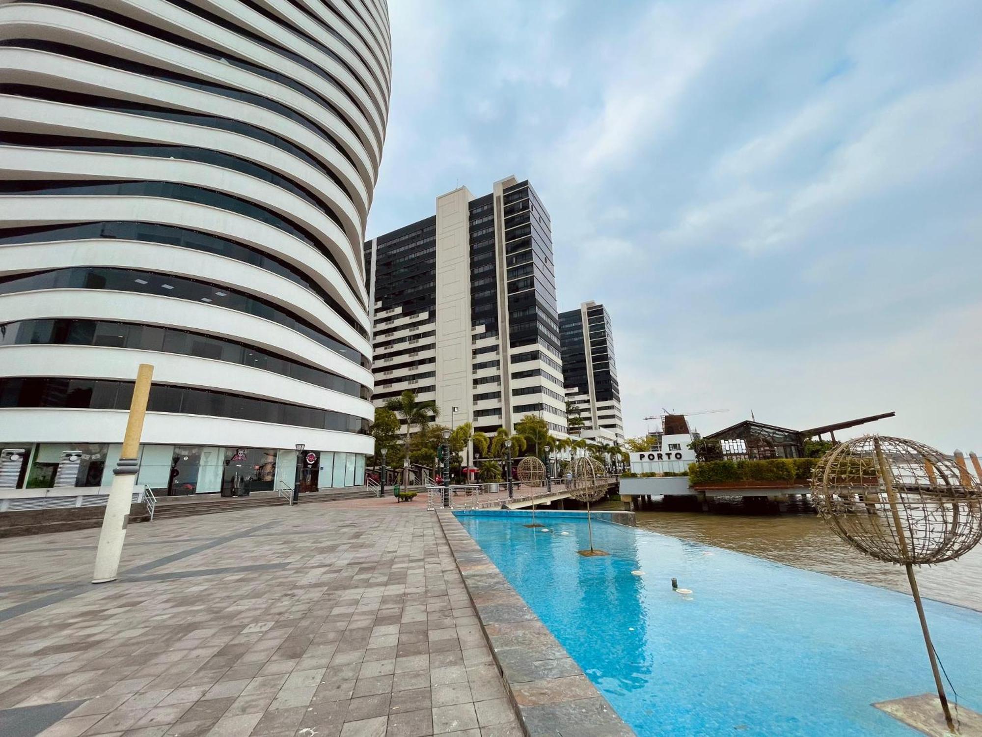 Suite Frente Al Rio En Puerto Santa Ana Riverfront Гуаякіль Екстер'єр фото