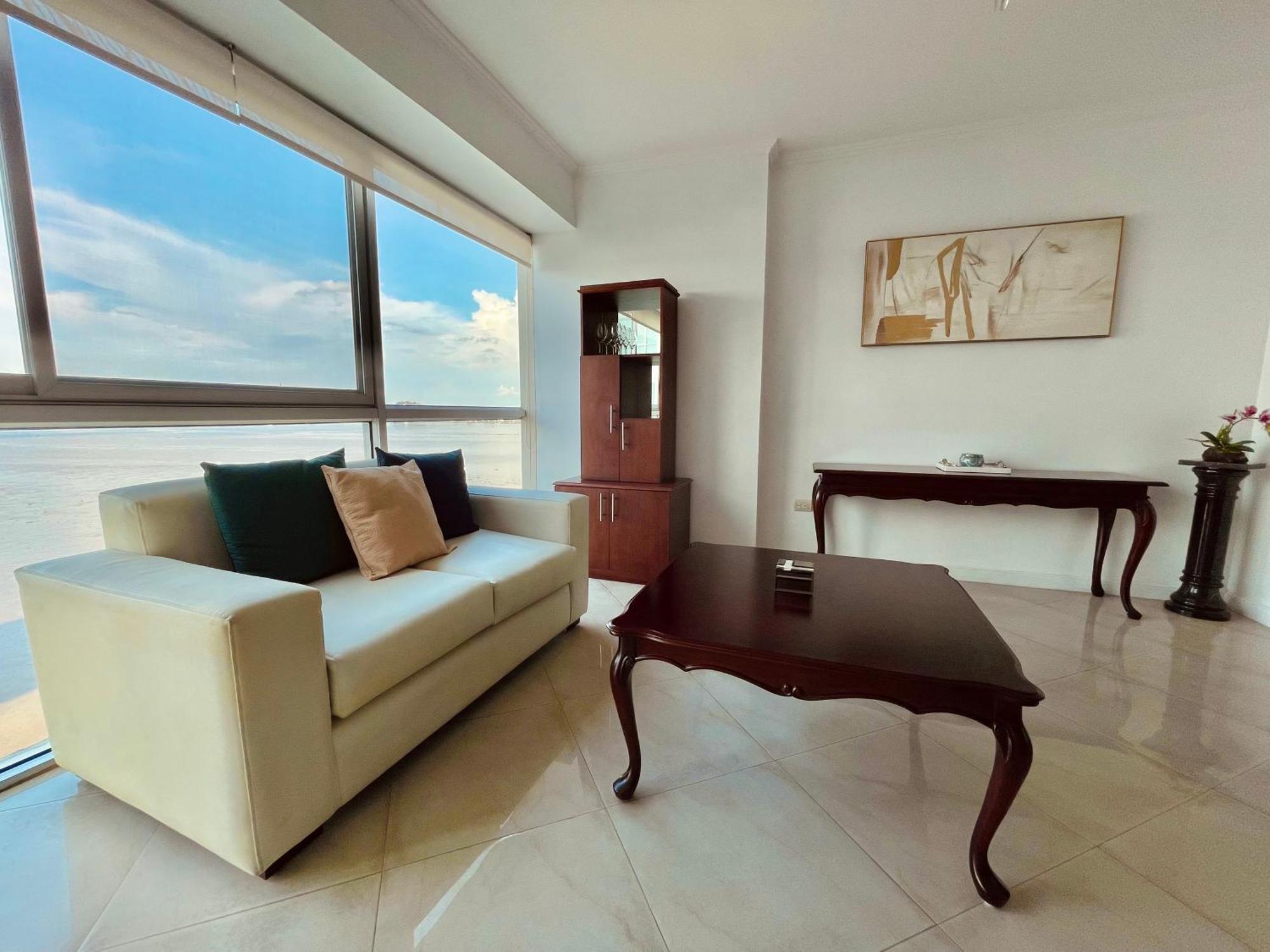 Suite Frente Al Rio En Puerto Santa Ana Riverfront Гуаякіль Екстер'єр фото