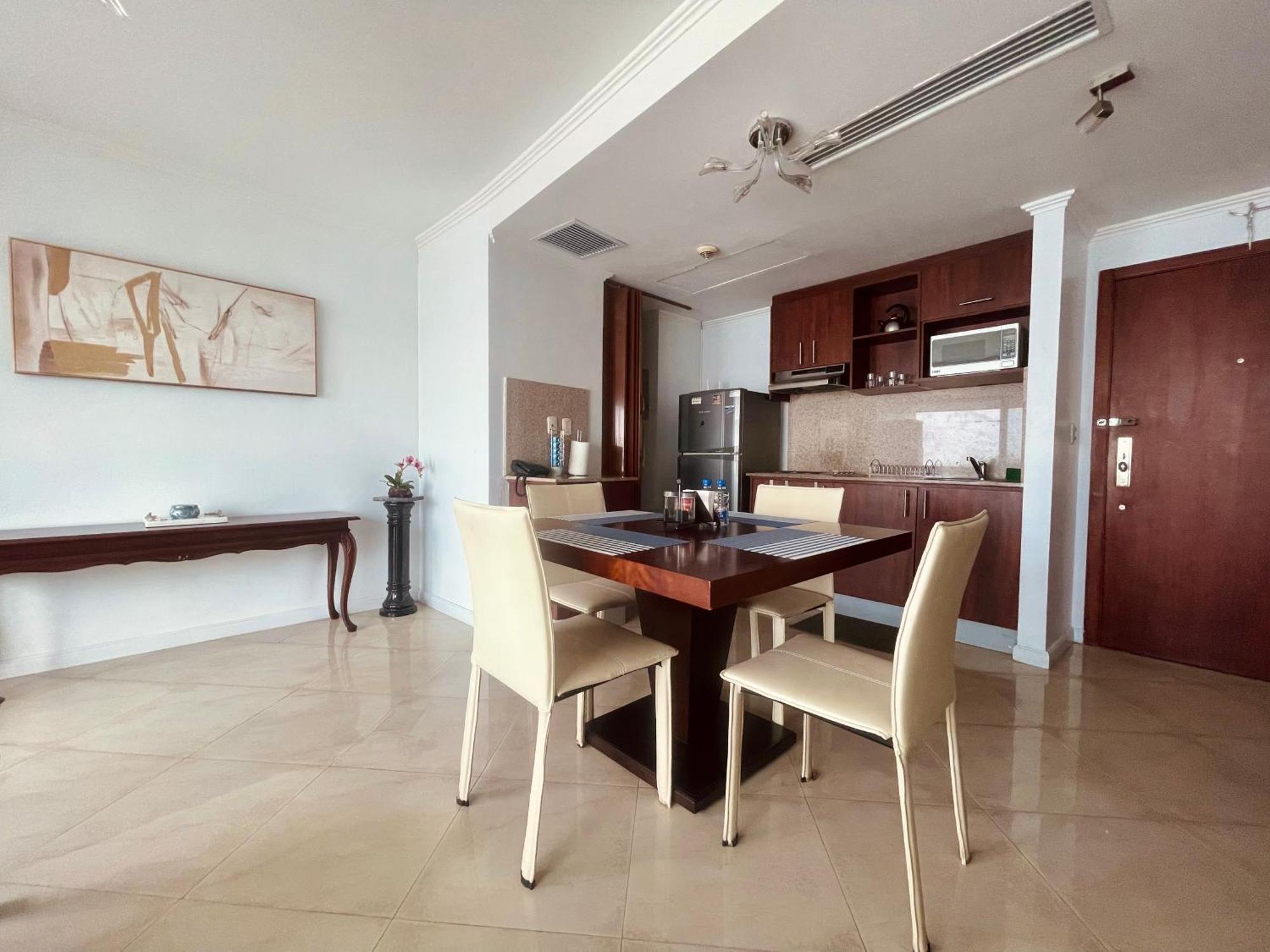 Suite Frente Al Rio En Puerto Santa Ana Riverfront Гуаякіль Екстер'єр фото